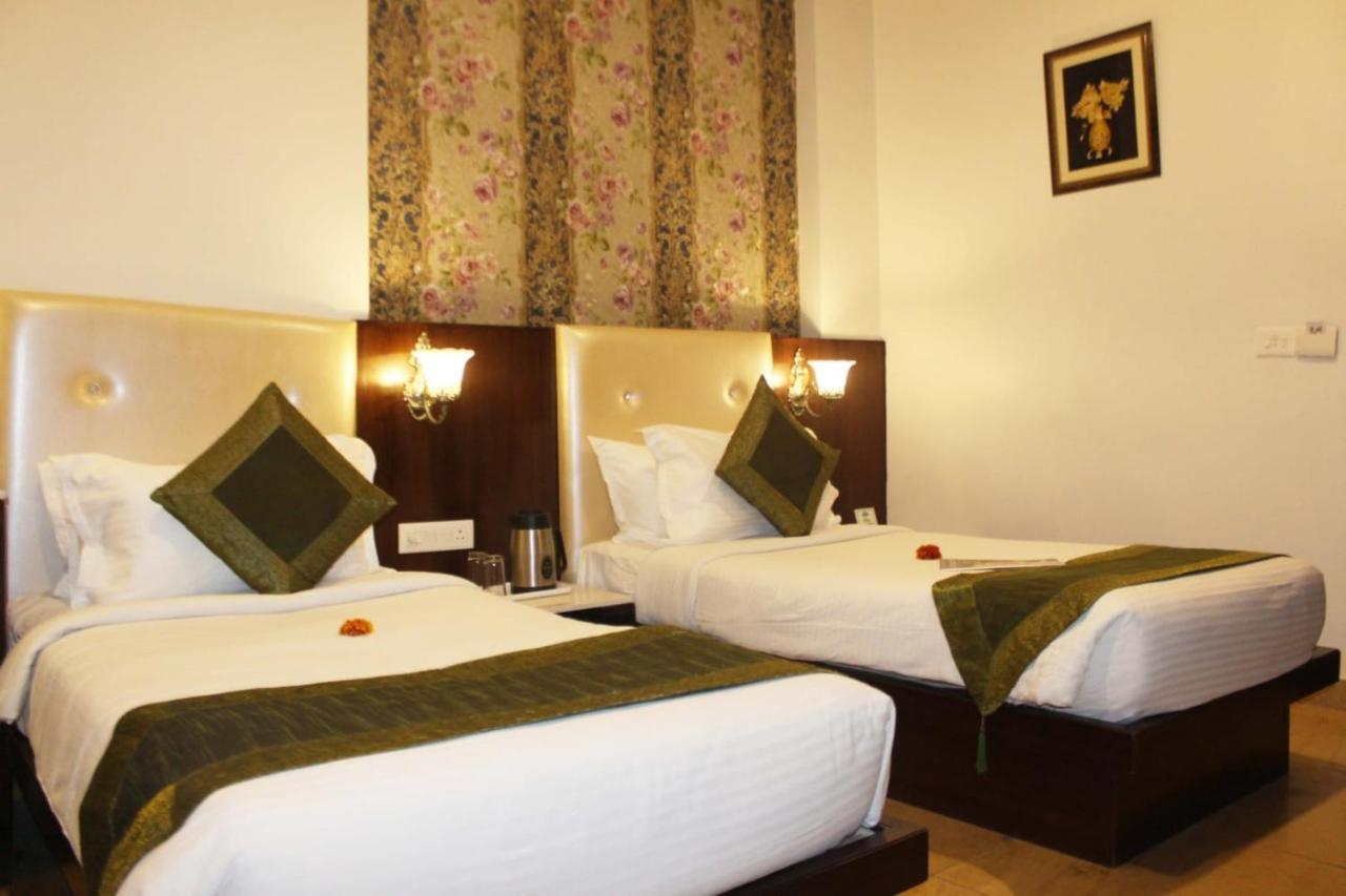Tgi Apple Inn Jaipur Bagian luar foto