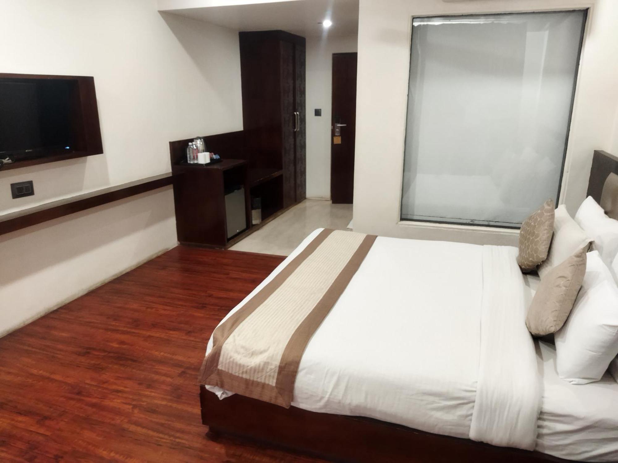 Tgi Apple Inn Jaipur Bagian luar foto