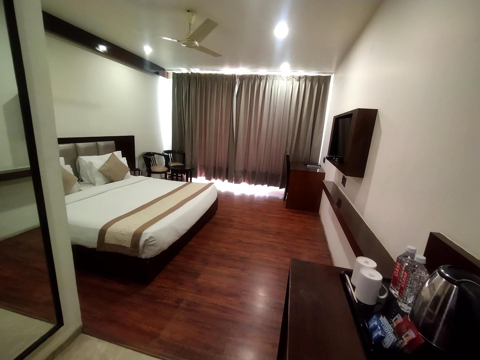 Tgi Apple Inn Jaipur Bagian luar foto