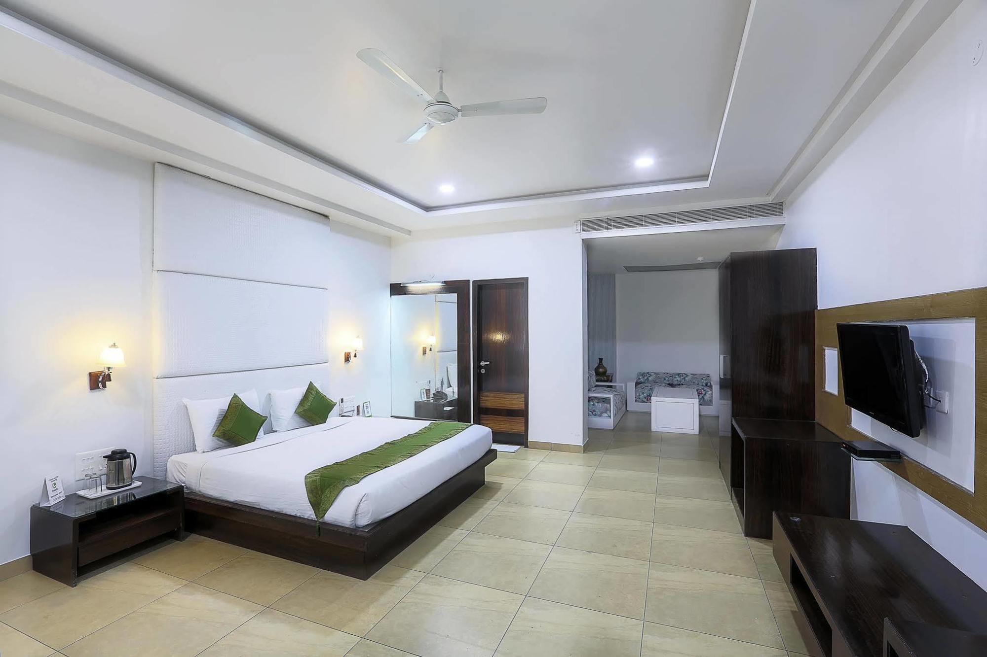 Tgi Apple Inn Jaipur Bagian luar foto