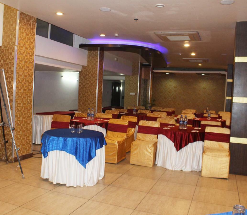 Tgi Apple Inn Jaipur Bagian luar foto